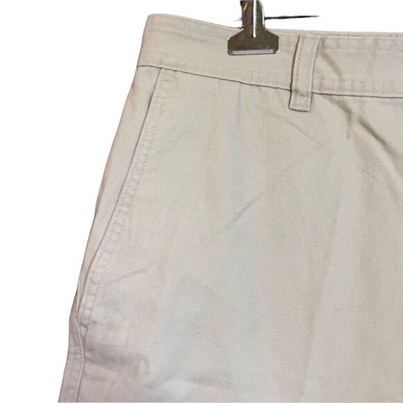 NWT! Eddie Bauer beige flat front chino short - Picture 7 of 10